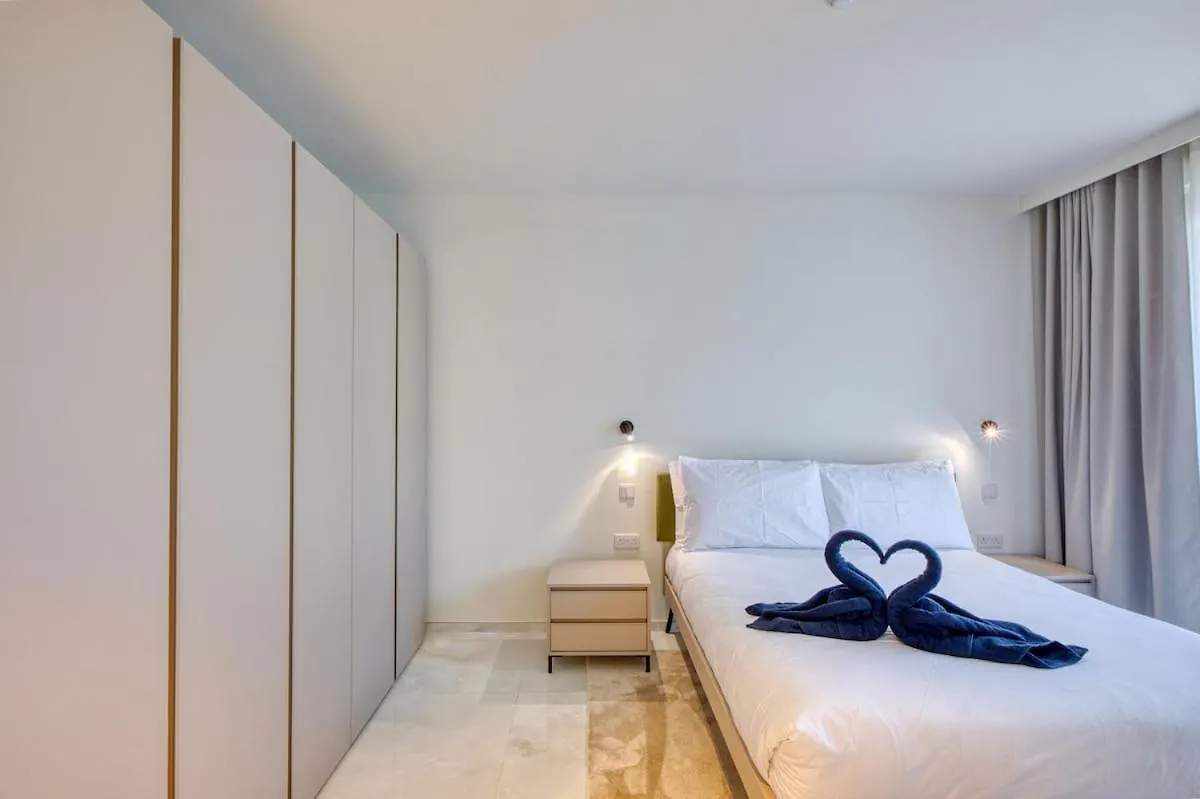 Luxury 1-Bedroom Residence At Mercury Suites San Julián Apartamento